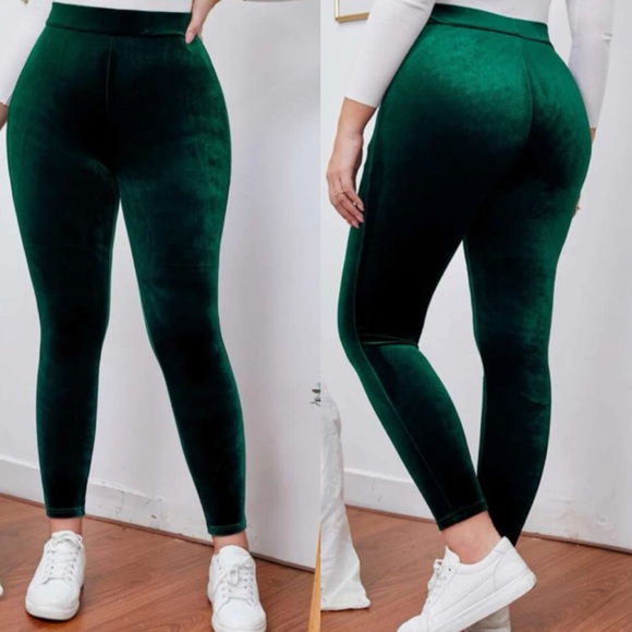 Plus size luxe holiday velvet leggings - Picture 6 of 10